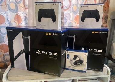Sony PlayStation PS5 Pro, Sony PS5 Slim, Nintendo Switch , Apple iPhone 17 Pro Max , iPhone 17 Prophoto1