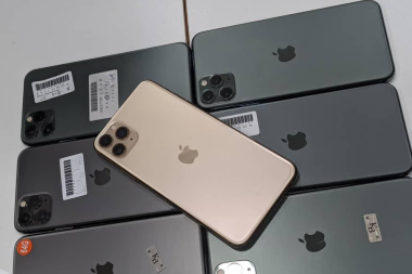 USED (GRADE A ) APPLE IPHONE 11 PRO MAX  64GB 4G LTE GSM/CDMA UNLOCKEDphoto1