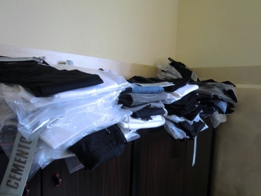 Stock di pantaloni nuovi noti marchi italianiphoto1