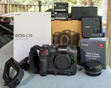 Canon EOS C70 Cinema Camera Kit with 24-105mm Zoom Lensphoto1
