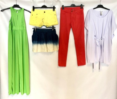 Stock Calzedonia abbigliamentophoto1