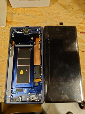 SAMSUNG Note 9 LCDS W/ FRAME AND FRONT CAMERA (USED A&B GRADE)photo1
