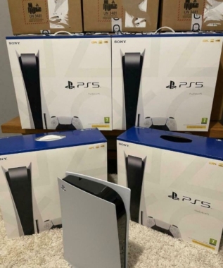 Sony PlayStation PS5, Sony PS5 Slim, Sony PS5 Pro 30th Anniversary Edition,Microsoft Xbox Series Xphoto1