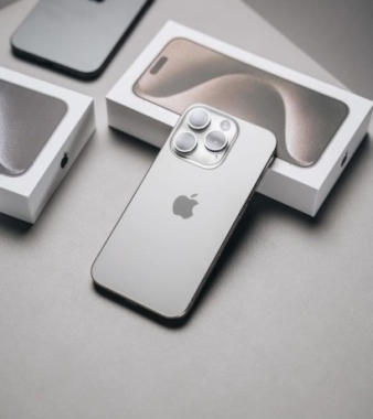 Brandnew Apple iPhone 16 Pro Max/ Apple iPhone 15 Pro Maxphoto1