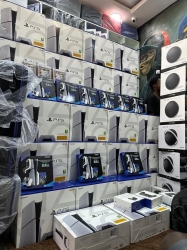 WWW.WHOLESALETECHZ.COM Nuovi, Sony PS5 Pro, Sony PS5, Nintendo Switch 2, Xbox Series X, Steam Deck O
